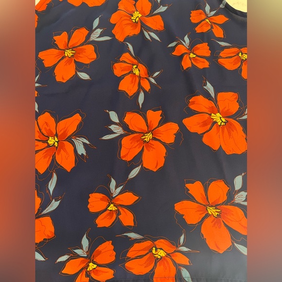 Cute cross front tank - Picture 2 of 4